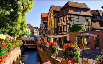 Top 10 Stunning places To Visit in France