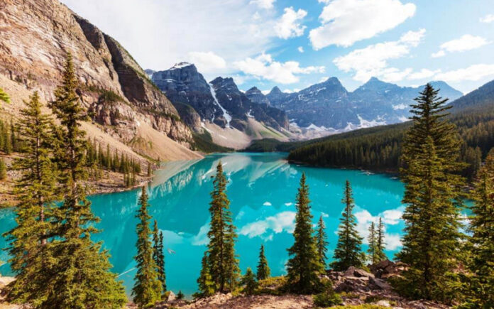 Top 9 Most Beautiful Lakes in The World