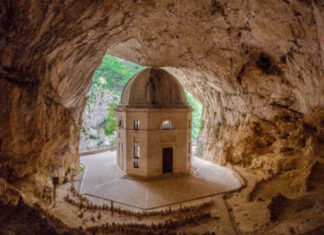 10 Surreal Places in Italy You Have To See To Believe