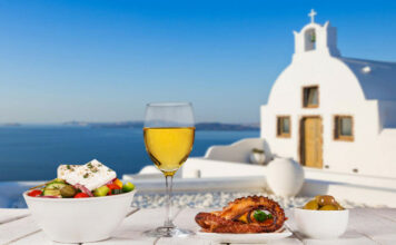 Top 10 Things You Need To Know Before Visiting Santorini